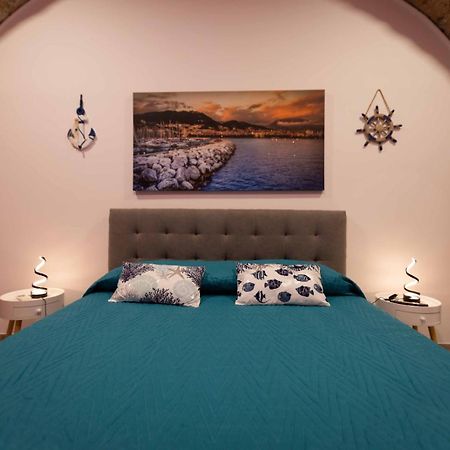 Stay In The Heart Of Salerno - Near The Duomo "La Finestra Sul Borgo" المظهر الخارجي الصورة